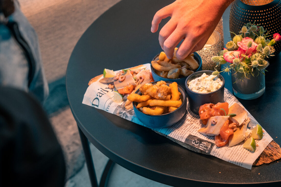 Tapasplank met sharing bites bij Bon’air rooftop bar in Hasselt